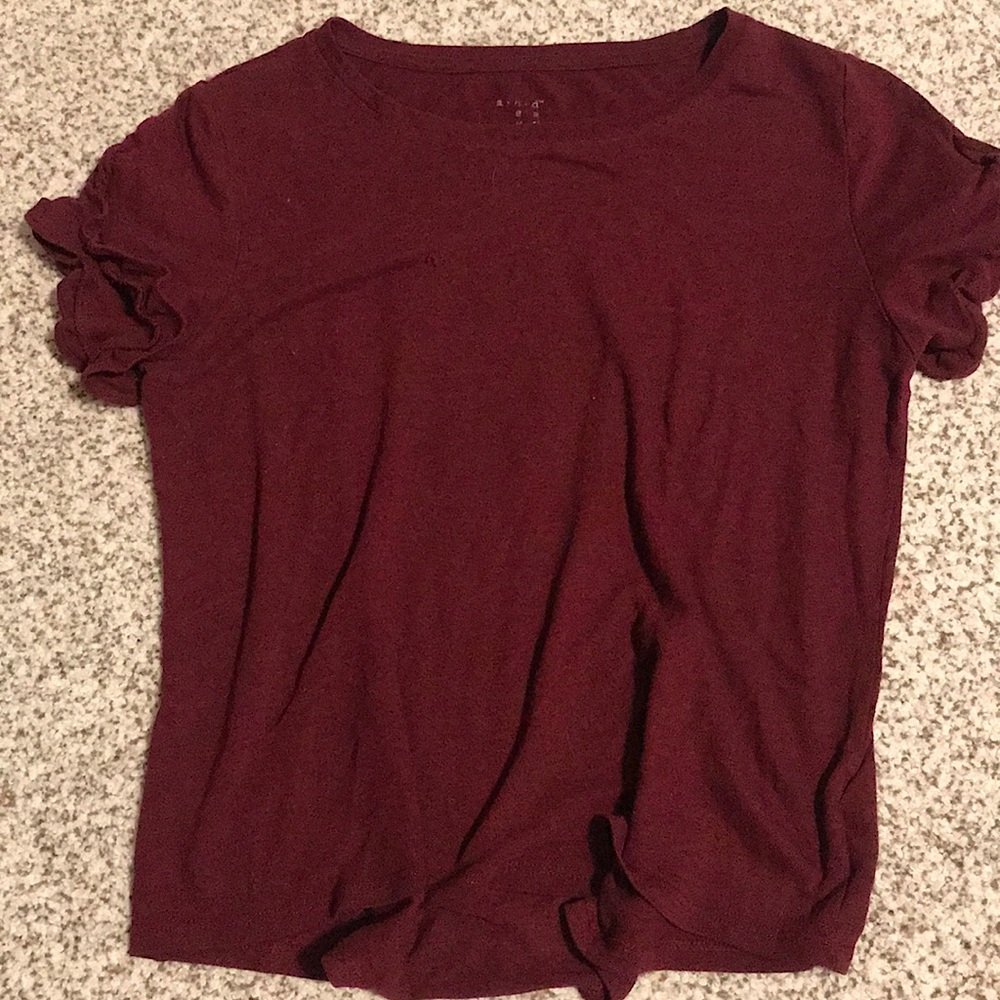 Maroon short sleeve tshirt